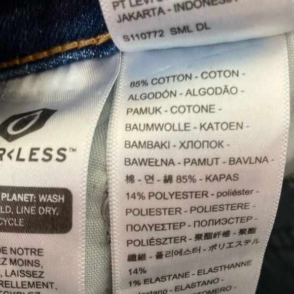 Levi’s women’s rib cage straight ankle Classic Blue Jeans size 26 button… - Picture 6 of 9